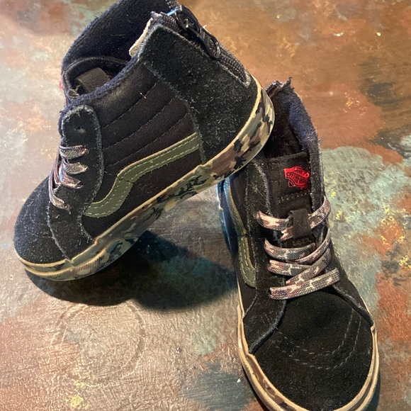 Vans - Picture 2 of 6